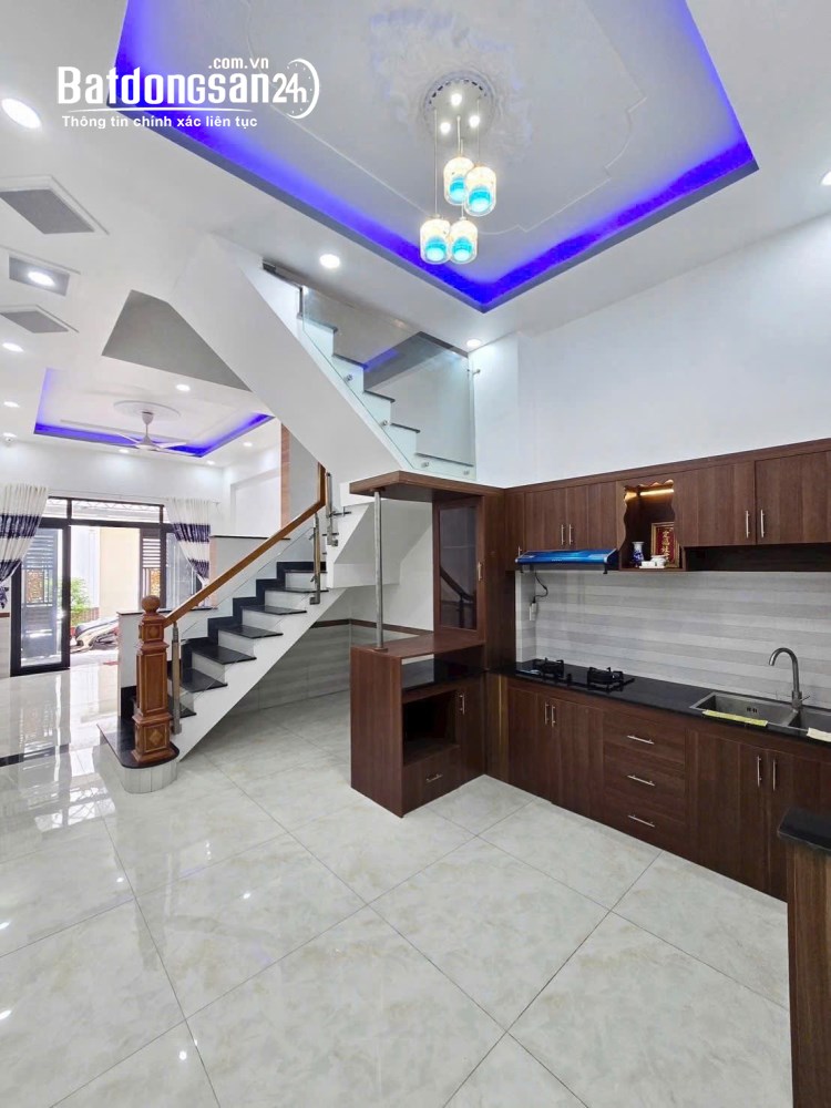Bán nhà 1 Trệt 2 lầu, 50m2, SHR thổ cư, đường ô tô, giá 4 tỷ, Đ. Nguyễn Ái Quốc, P. Biên Hòa.