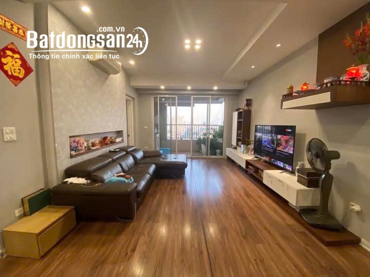 Bán gấp căn hộ chung cư Nam Cường - Hoàng Quốc Việt – 93m2 ( 3PN), giá 8 tỷ.