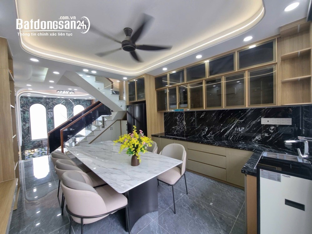 Nhà hẻm xe hơi – 1 trệt 2 lầu sân thượng – 4PN 5WC – SHR, P. Đông Hưng Thuận, TP. HCM.