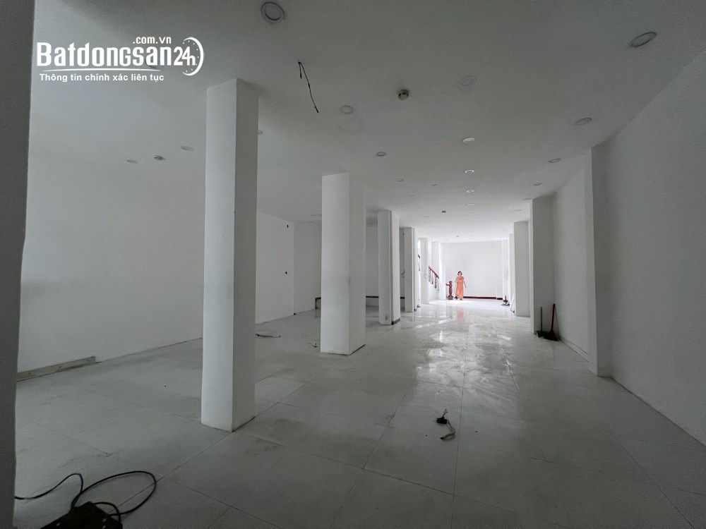 Nhà MT Trần Hưng Đạo Tuy Hòa Đắk Lắk – 157m2 4 tầng – 60 triệu/tháng.
