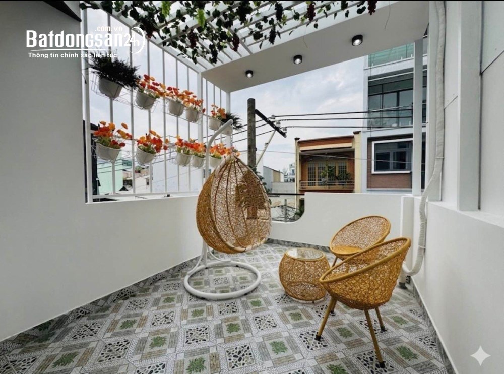 Bán nhà lô góc 2 mặt thoáng đường Bông Sao - Quận 8, 44m2, hẻm xe hơi thông, vào ở ngay
