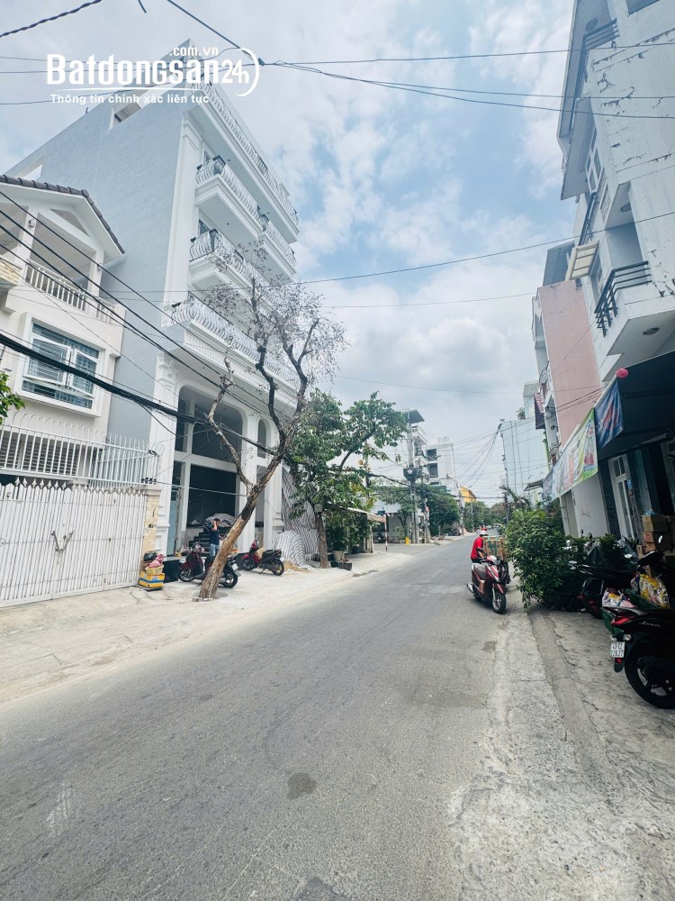 Bán tòa CHDV Cư Xá Ngân Hàng - Quận 7, 133m2, Hầm 6 tầng, dòng tiền 200 tr/th, giá 43 tỷ.
