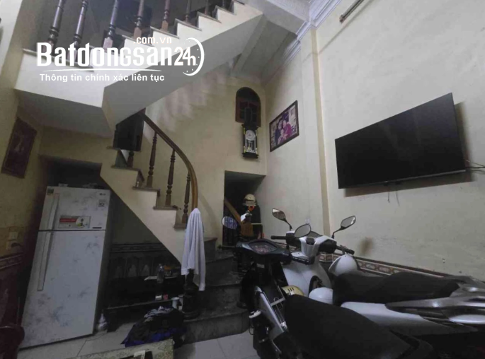 Bán nhà riêng Kim Giang 22m2, 3 tầng, lô góc, 2 mặt thoáng, ngõ ba gác, gần phố.