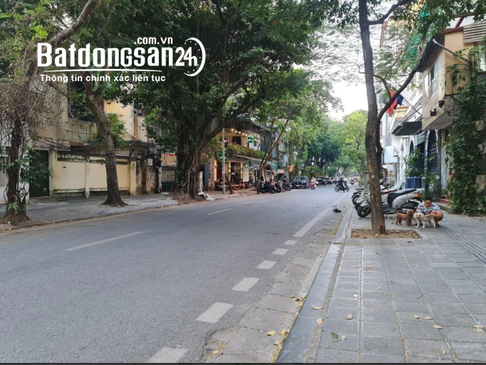 Tòa nhà 75m2, 7 tầng, TM, phố Hàng Chuối, quận Hai Bà Trưng, có bãi đỗ xe gần nhà.