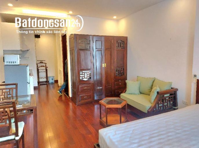Tòa nhà 75m2, 7 tầng, TM, phố Hàng Chuối, quận Hai Bà Trưng, có bãi đỗ xe gần nhà.