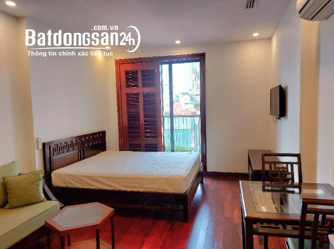 Tòa nhà 75m2, 7 tầng, TM, phố Hàng Chuối, quận Hai Bà Trưng, có bãi đỗ xe gần nhà.