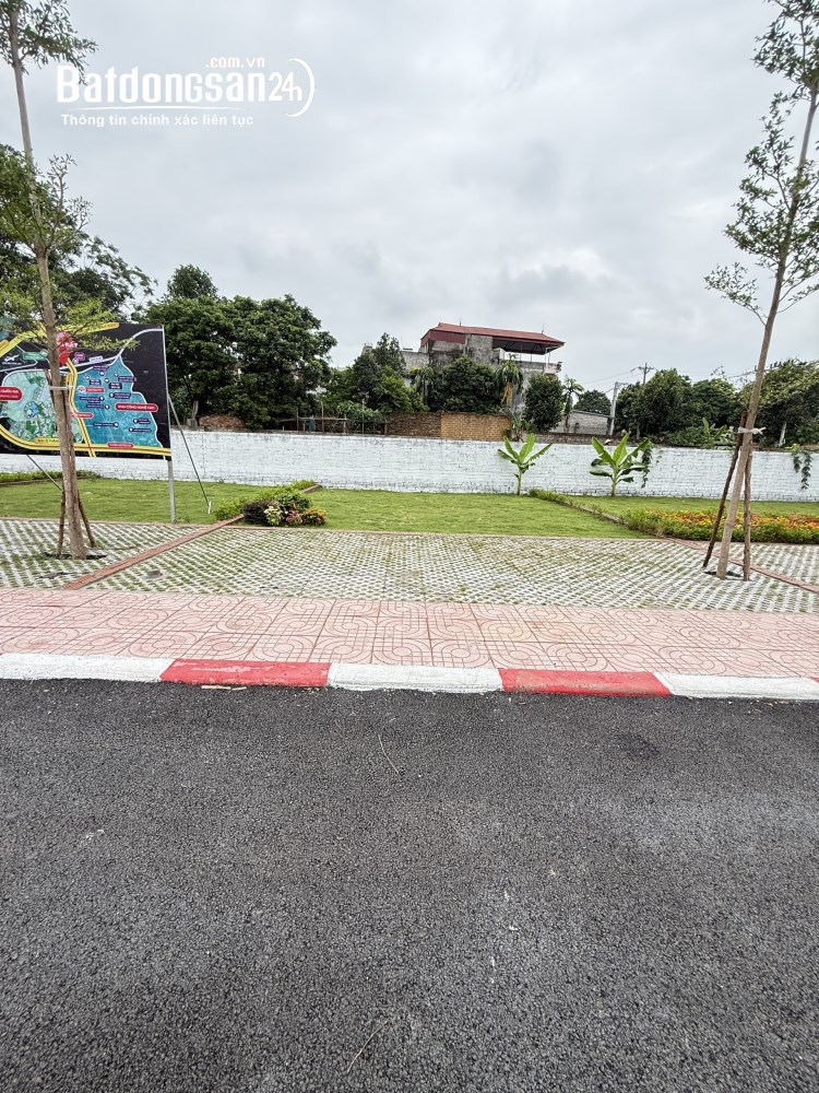 Bán đất trục chính kinh doanh Hòa Lạc 100m2 mặt tiền 8m gần chợ, giá nhỉnh 4 tỷ.