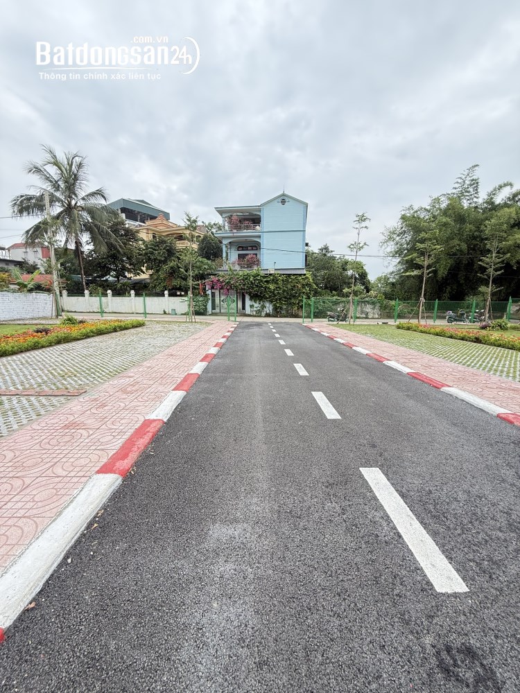 Bán đất trục chính kinh doanh Hòa Lạc 100m2 mặt tiền 8m gần chợ, giá nhỉnh 4 tỷ.