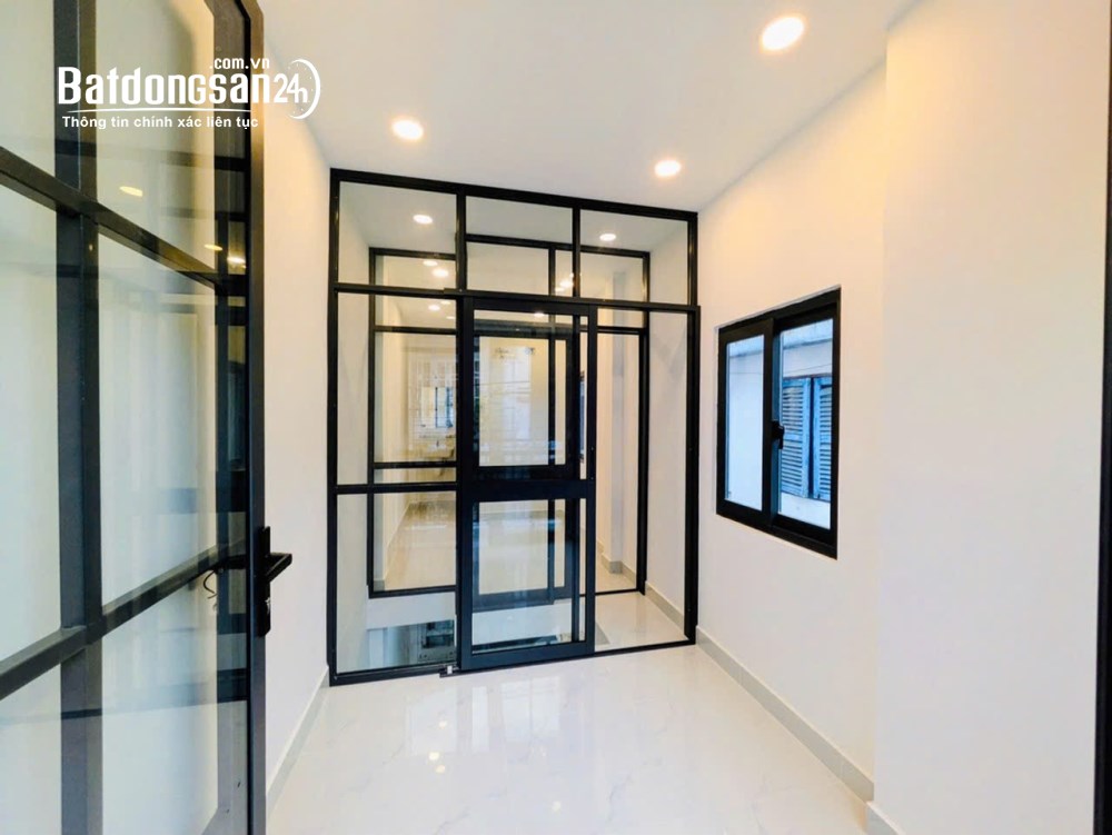 Nhà 3 tầng mới xây cạnh sân bay TSN, Gò Vấp, DT 20m², chỉ 2.78 tỷ.