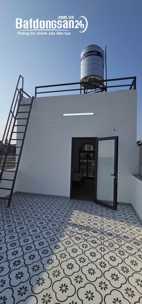 Bán nhà 3 tầng mới xây cạnh sân bay Tân Sơn Nhất Gò Vấp, diện tích 42m², giá chỉ 4.75 tỷ.