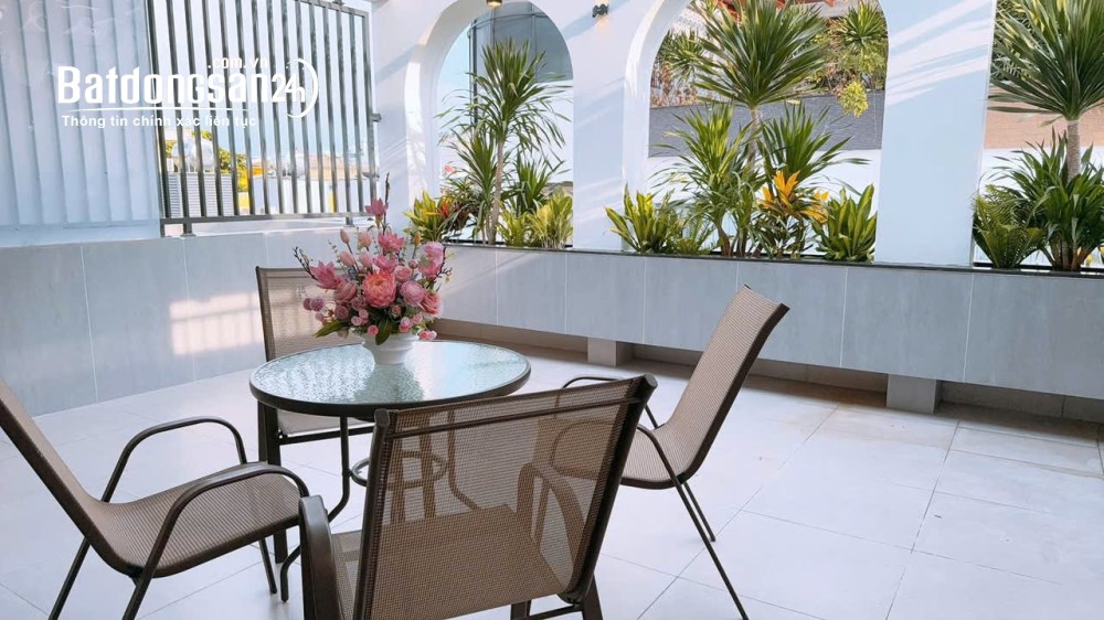 Bán nhà mới 5 lầu đường Thống Nhất, Gò Vấp, dt 5.5x9.5m, có thang máy và gara, giá 12 tỷ.