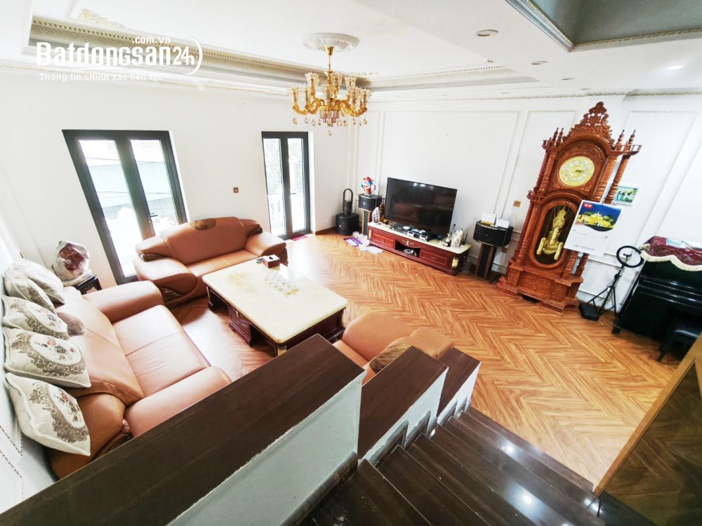 Bán nhà 95m² phố Việt Hưng, ngõ thông ô tô vào nhà, mới xây 5 tầng thang máy, giá 20.5 tỷ.