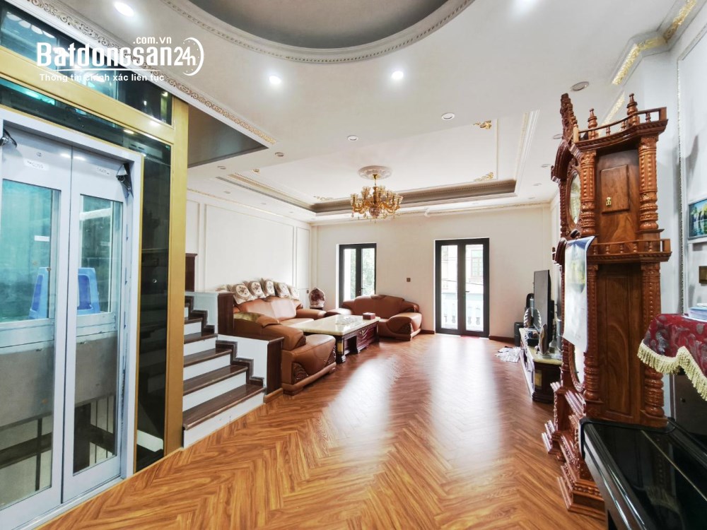 Bán nhà 95m² phố Việt Hưng, ngõ thông ô tô vào nhà, mới xây 5 tầng thang máy, giá 20.5 tỷ.