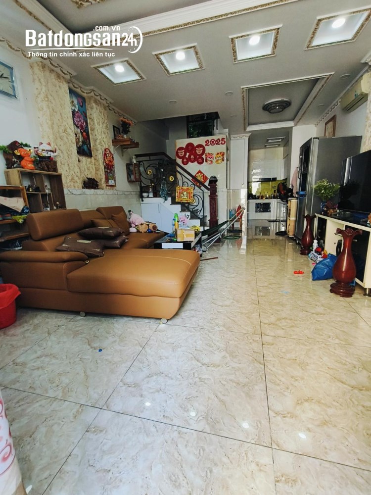 Bán nhà mặt tiền nội bộ Bùi Minh Trực Quận 8 – 4 tầng, 5 phòng ngủ, sân trước rộng đậu 3 ô tô.