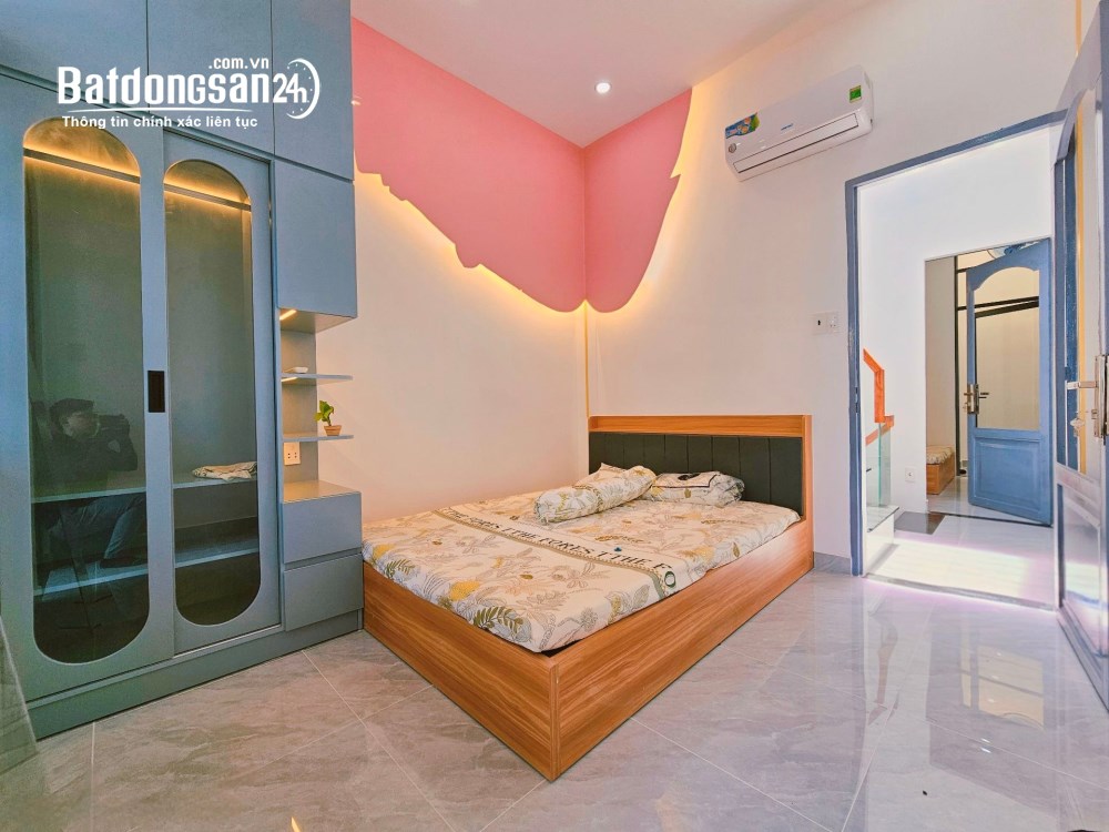 Nhà phố thổ cư sát Sân bay, Gò Vấp, 2 tầng, 3PN, full nội thất, cách mặt tiền 25m, giá 5.6 tỷ.