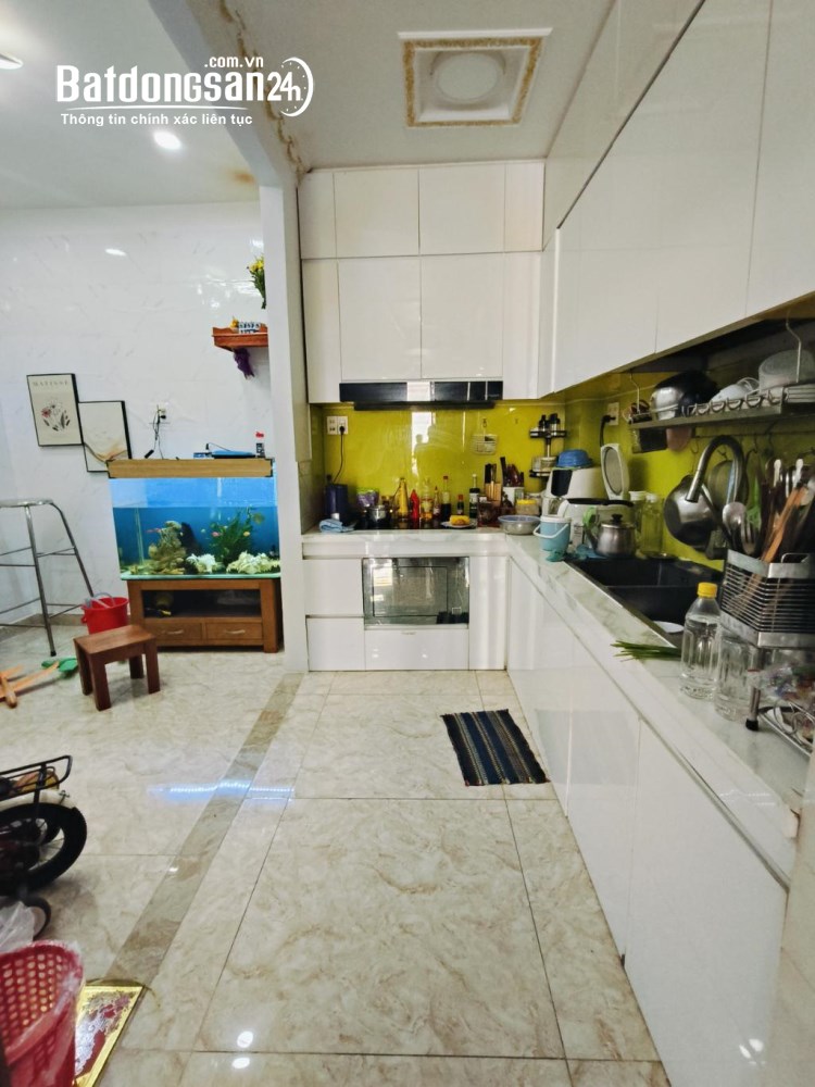 Nhà mặt tiền Bùi Minh Trực – Quận 8, kết cấu 4 tầng, thiết kế 5 phòng ngủ sang trọng, giá 9.4 tỷ.