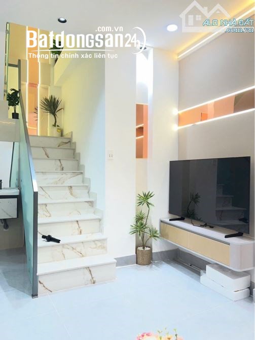 Bán nhà kiên cố gần ĐH Công Nghiệp, Gò Vấp – 40m², hẻm thông sát ô tô, full nội thất, giá tốt.