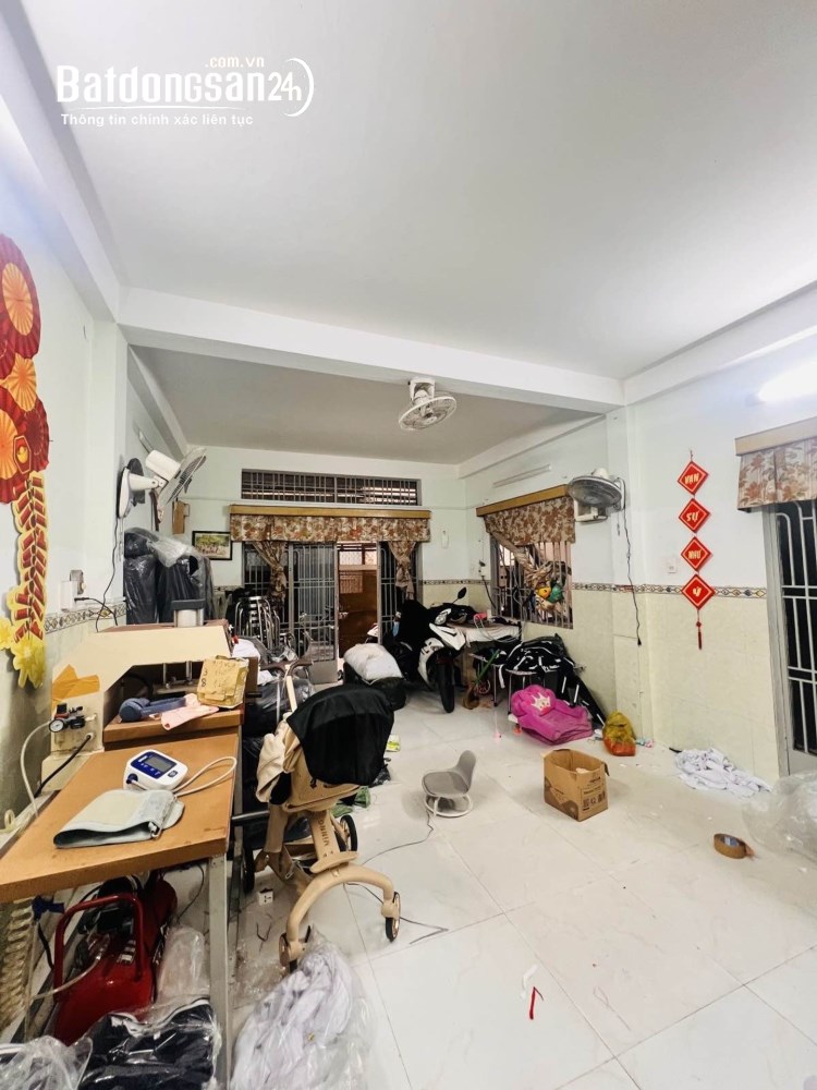 Bán nhà quận Tân Bình, vị trí trung tâm, 4 tầng, diện tích sử dụng rộng rãi, hẻm ô tô kinh doanh tố