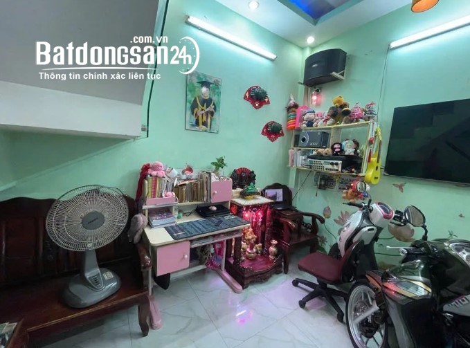 Nhà Phố Quận 8 - SHR - Hoàn Công Đủ - Không Lộ Giới - Gần Chợ Chánh Hưng.