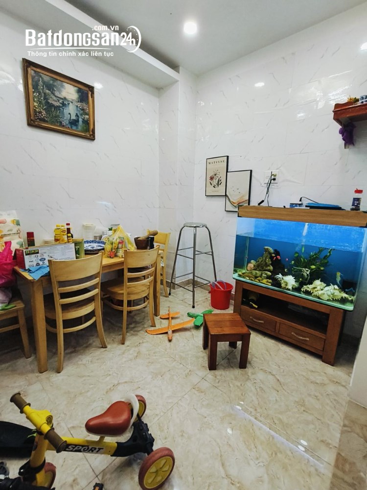 Bán nhà đường Bùi Minh Trực, phường Chánh Hưng, quận 8, 4 tầng, giá 9.x tỷ.