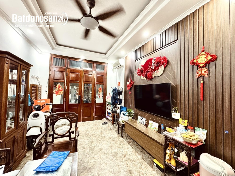 Bán nhà 6 tầng Khương Đình, Thanh Xuân, 35m², giá 11 tỷ, ô tô đỗ gần.