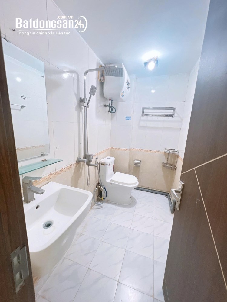 Cho thuê phòng Studio Full đồ phố Chùa Láng – Q. Đống Đa – 25m² – Giá 4,5 triệu/tháng.
