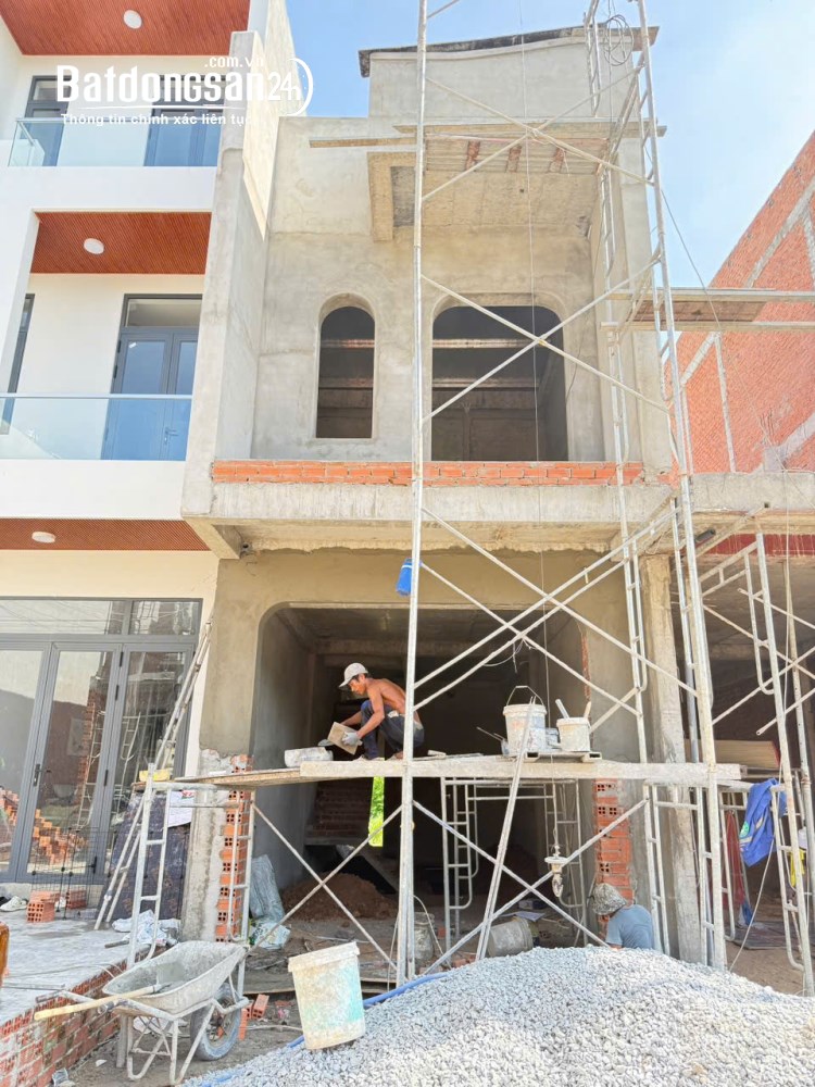 Sở hữu nhà phố 120m2 tại Thủ Dầu Một - Giá chỉ 2.3 tỷ - Sổ hồng riêng.