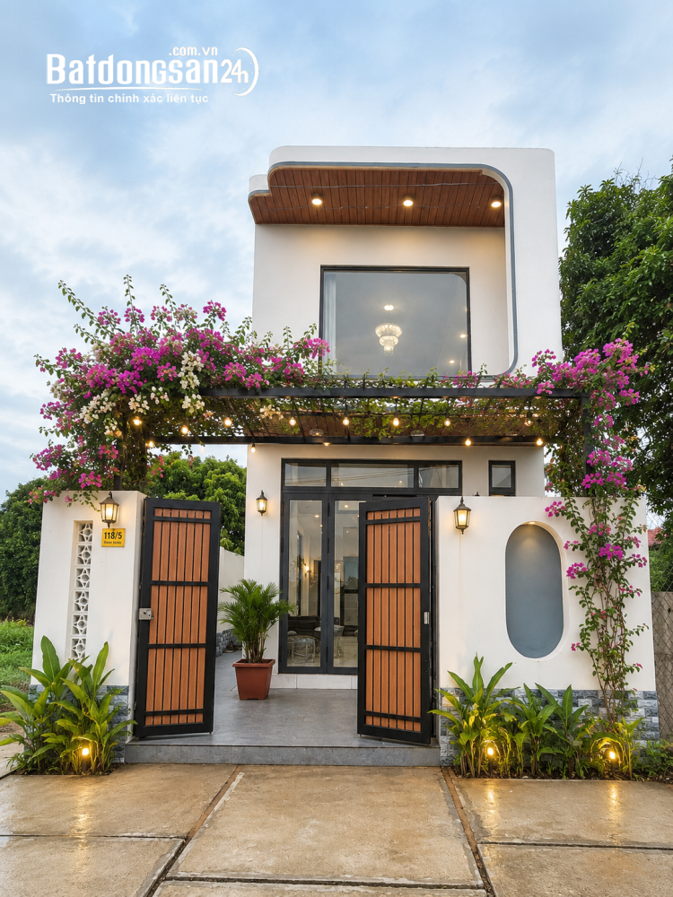 Bán nhà 1 trệt 1 lầu, mặt tiền đường, ngay trung tâm Cần Đước – 6m x 16,45m – Giá 2,55 tỷ.