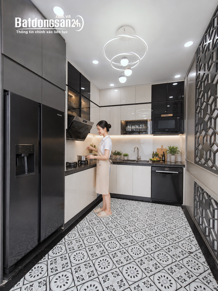 Bán nhà 1 trệt 1 lầu, mặt tiền đường, ngay trung tâm Cần Đước – 6m x 16,45m – Giá 2,55 tỷ.