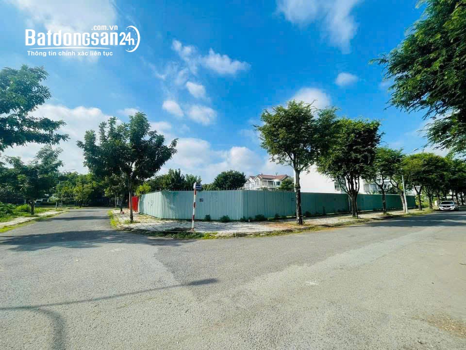 Bán 8 nền góc 3 mặt tiền Sadeco ven sông, Tân Phong, Quận 7 - 972m2 - Giá 180.5 tỷ.