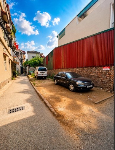 Đất Long Biên 85,2m² - Lô góc - Ô tô vào đất - Giá chỉ 13,8 tỷ.