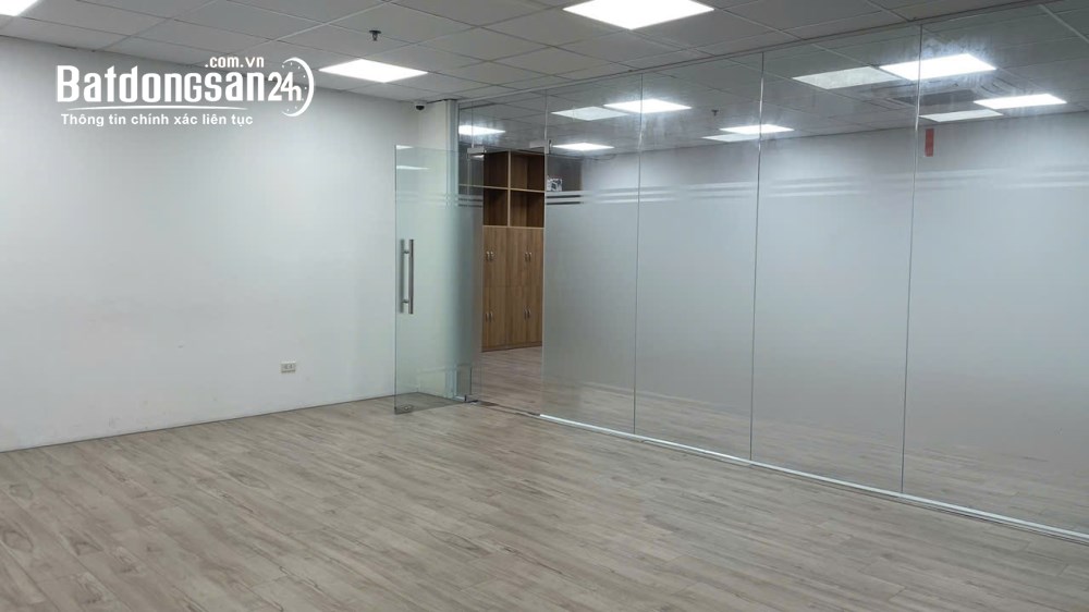 Cho thuê văn phòng 110m2 tại khu vực Tây Hồ - Phạm Văn Đồng giá 12 USD/m2.
