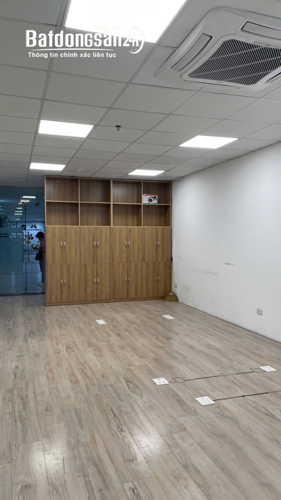Cho thuê văn phòng 110m2 tại khu vực Tây Hồ - Phạm Văn Đồng giá 12 USD/m2.