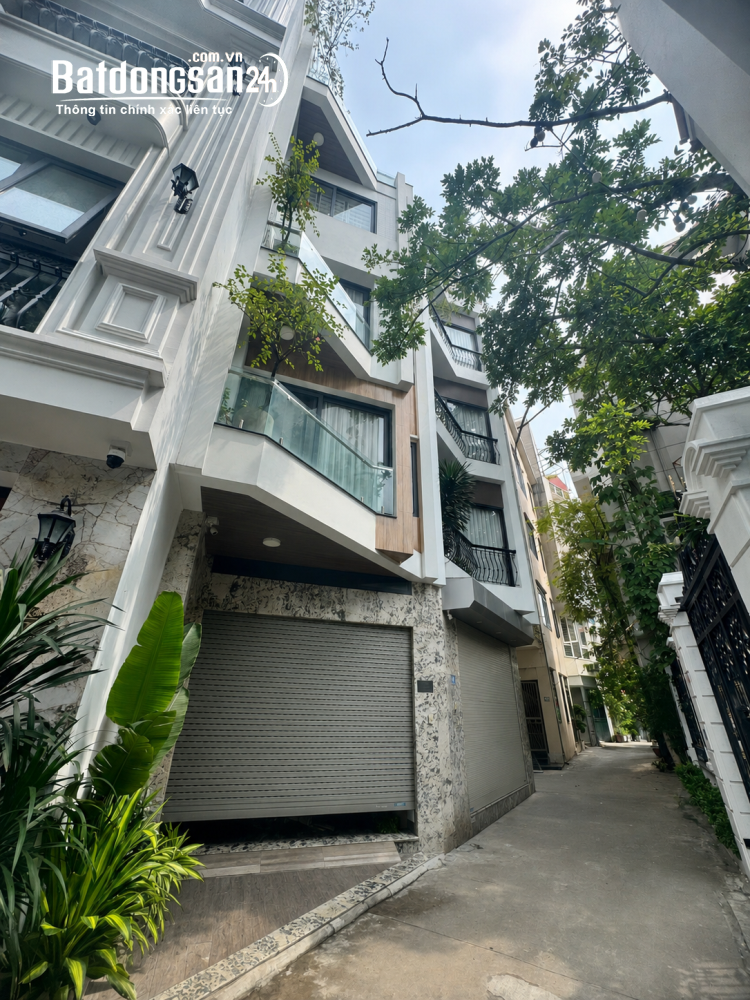 Nhà 47m2, giá 15.5 tỷ, Việt Hưng, Long Biên - Gara ô tô trong nhà - Ngõ thông - Nhà đẹp ở ngay.