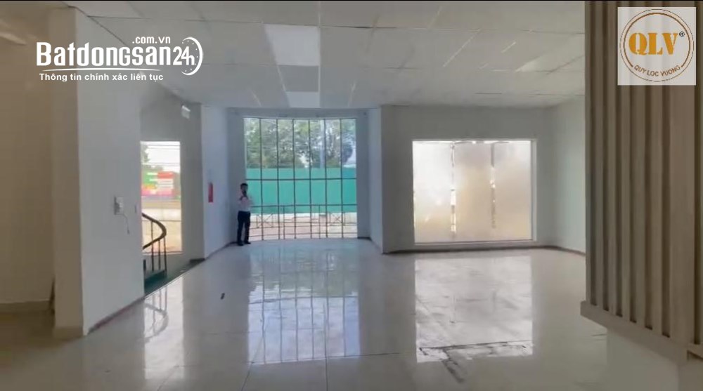 Cho thuê xưởng và văn phòng KCN Sóng Thần, Dĩ An, Bình Dương: Tổng diện tích 1.980m2.