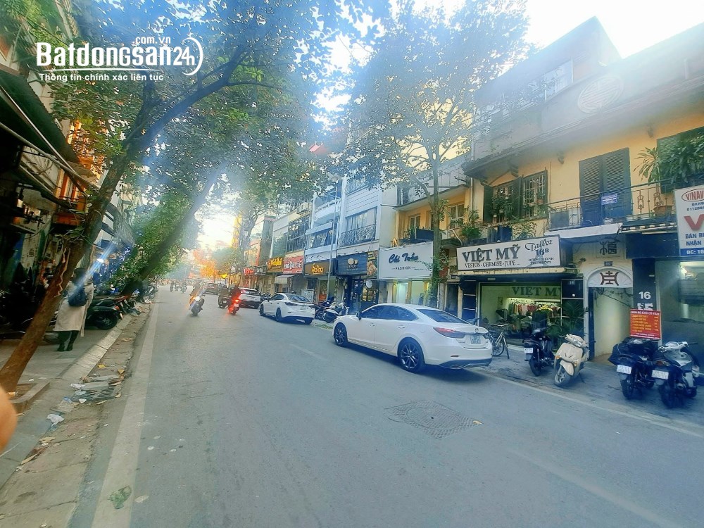 Bán đất kinh doanh 240m2 trục phố Hàng Gà - Hàng Điếu, mặt tiền 12m, pháp lý sạch.