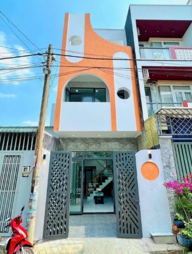 Nhà mới hẻm ô tô đường Trường Lưu, P. Long Trường, 50m2, 1 trệt 2 lầu giá 4,7 tỷ.