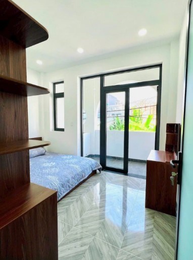 Nhà mới hẻm ô tô đường Trường Lưu, P. Long Trường, 50m2, 1 trệt 2 lầu giá 4,7 tỷ.