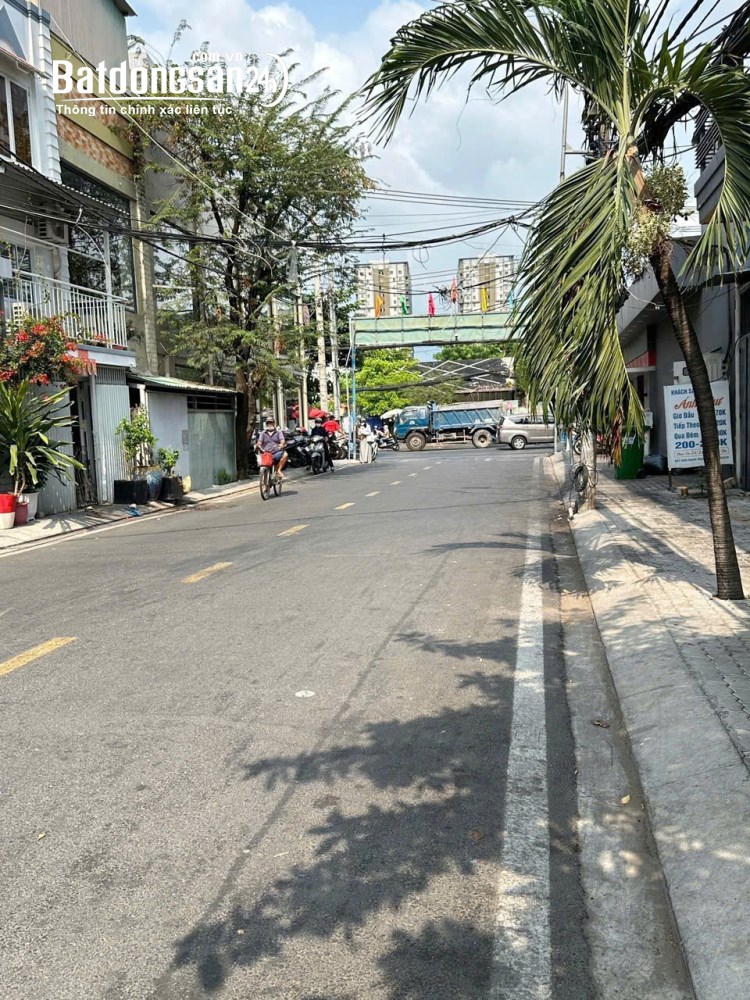 Bán nhà mặt tiền hẻm nhựa 10m - Huỳnh Tấn Phát, Phú Thuận, Quận 7 - Giá 5,5 tỷ.