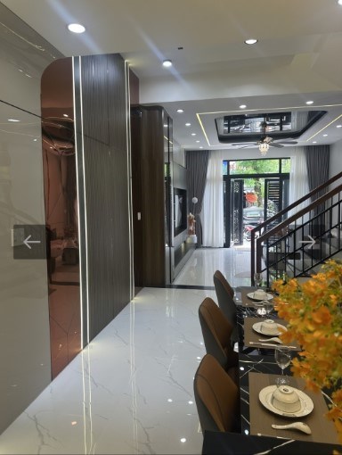 Bán nhà 3 tầng mặt tiền đường Quách Thị Trang, Hòa Xuân, Đà Nẵng – Giá 9.5 tỷ.