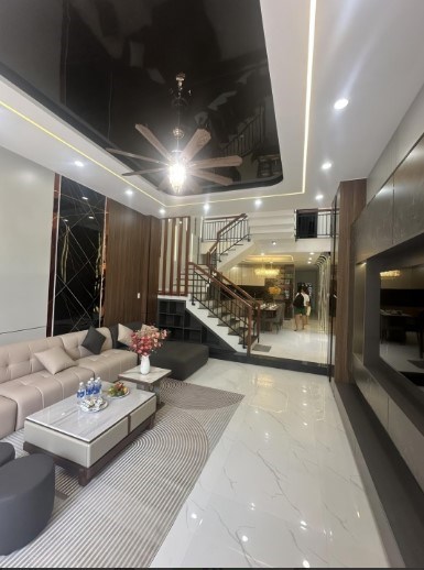 Bán nhà 3 tầng mặt tiền đường Quách Thị Trang, Hòa Xuân, Đà Nẵng – Giá 9.5 tỷ.