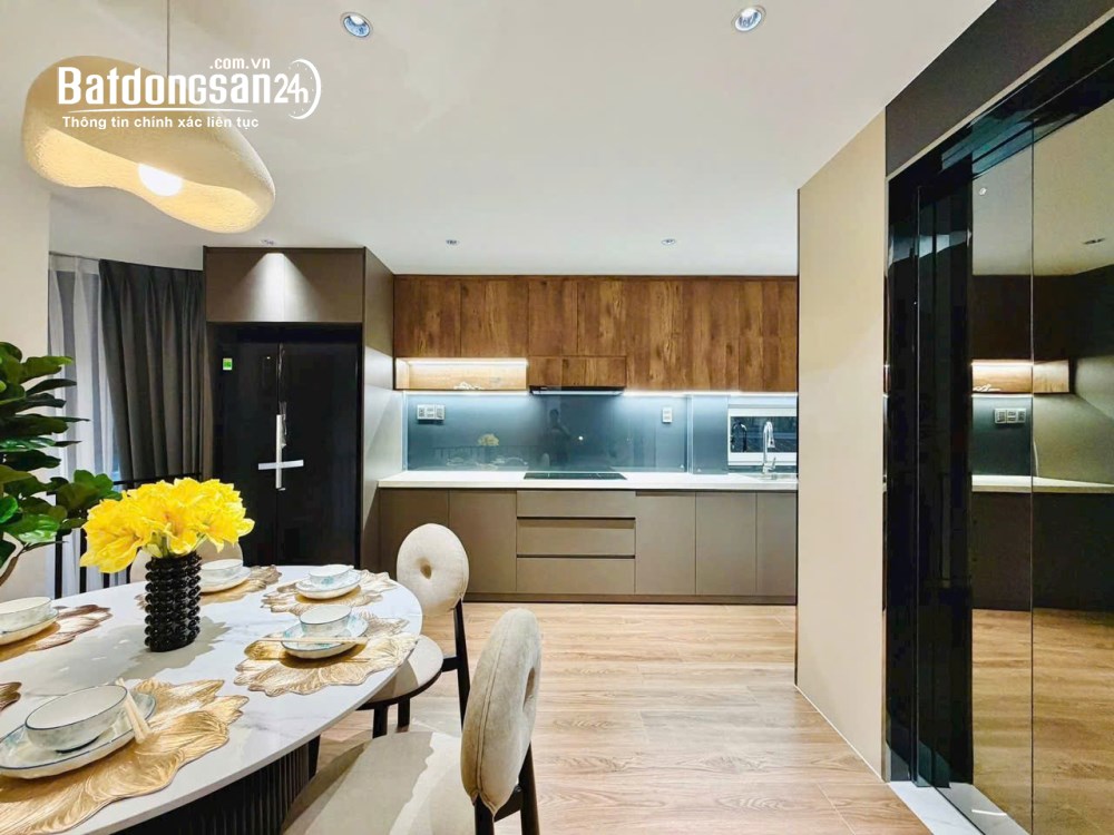 Bán nhà căn góc hẻm xe hơi thông, Phan Huy Ích, Gò Vấp – Thiết kế 5 tầng, nội thất hiện đại.