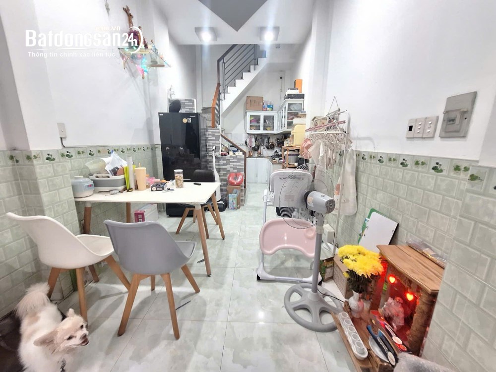 Bán nhà diện tích 22.5m² – 3 tầng sân thượng – gần chợ Tân Hương, quận Tân Phú.
