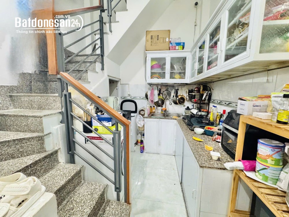 Bán nhà diện tích 22.5m² – 3 tầng sân thượng – gần chợ Tân Hương, quận Tân Phú.