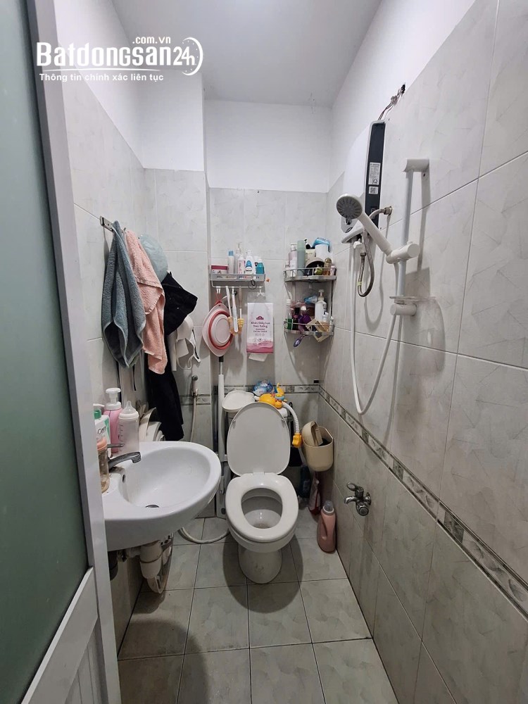 Bán nhà diện tích 22.5m² – 3 tầng sân thượng – gần chợ Tân Hương, quận Tân Phú.