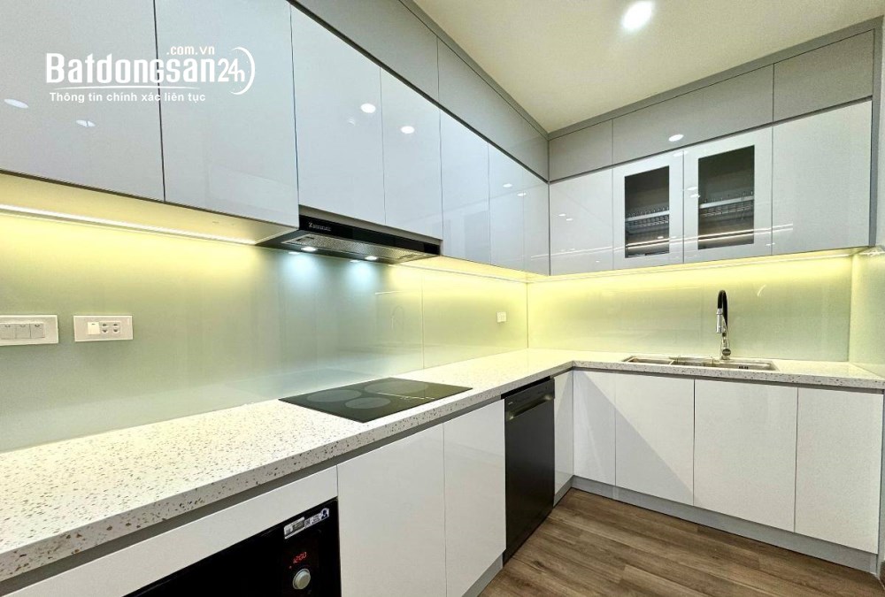 Bán căn góc 3PN 130m² chung cư Ngoại Giao Đoàn - nhỉnh 15 tỷ - sang trọng, nội thất cao cấp.