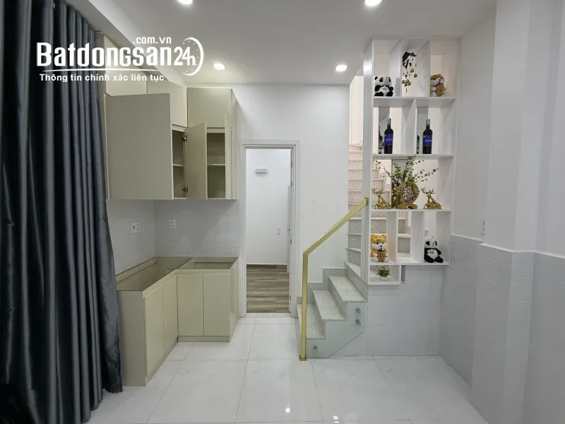 Bán nhà 1 trệt 1 lầu, 2PN, gần chợ Bùi Thế Mỹ, quận Tân Bình - Giá tốt.