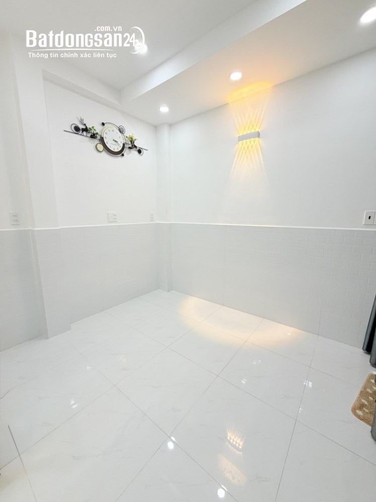 Bán nhà 1 trệt 1 lầu, 2PN, gần chợ Bùi Thế Mỹ, quận Tân Bình - Giá tốt.