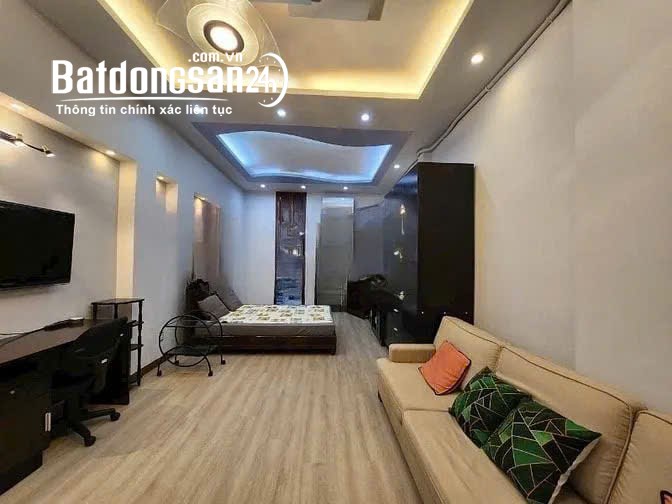 Cho thuê nhà nguyên căn mặt tiền Đ. Lý Thái Tổ, Quận 10 – gần bệnh viện Nhi Đồng – giá 27 tr/th.