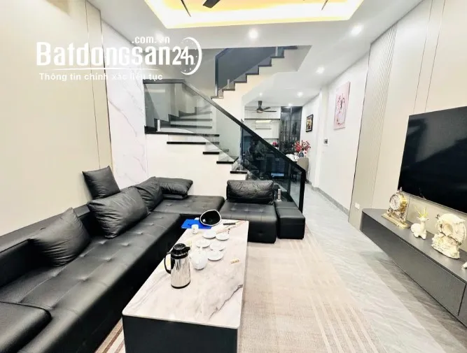 Bán nhà 5 tầng thang máy tại phố Chu Huy Mân, Phúc Đồng – 60m2 – thiết kế sang trọng.